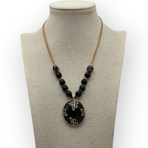 Black Faceted Gold Leaf Filigree Detailed Pendant Necklace - Picture 1 of 7